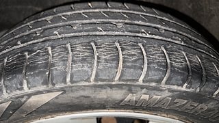Used 2014 Maruti Suzuki Wagon R 1.0 [2010-2019] VXi Petrol Manual tyres LEFT FRONT TYRE TREAD VIEW