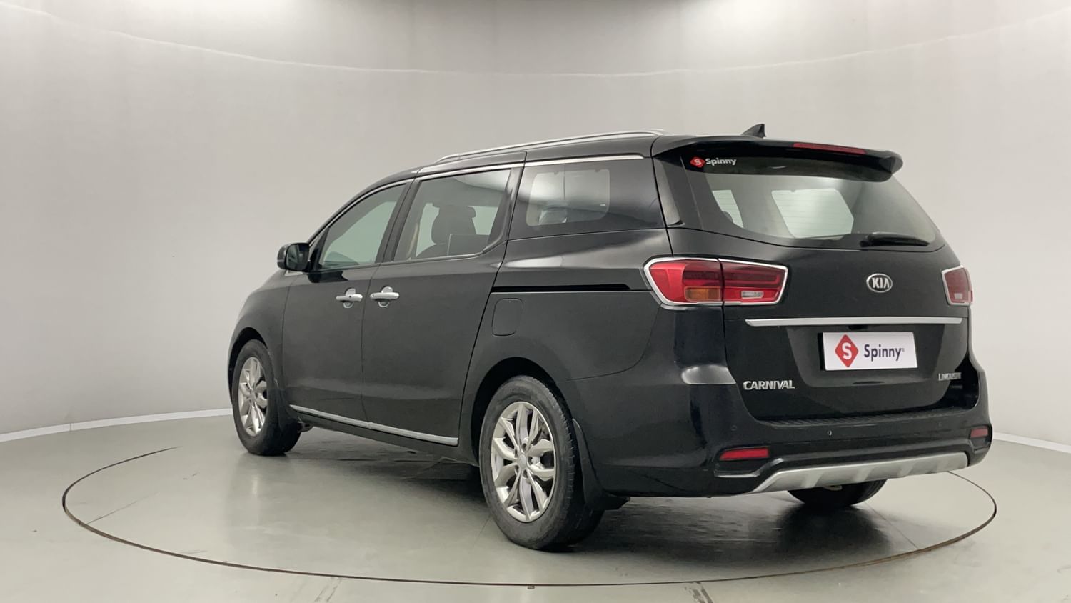 New Kia Carnival exterior LEFT REAR CORNER VIEW