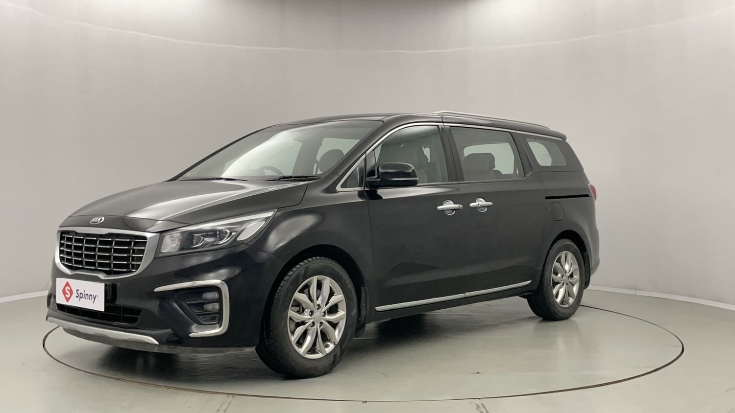 New Kia Carnival exterior LEFT FRONT CORNER VIEW