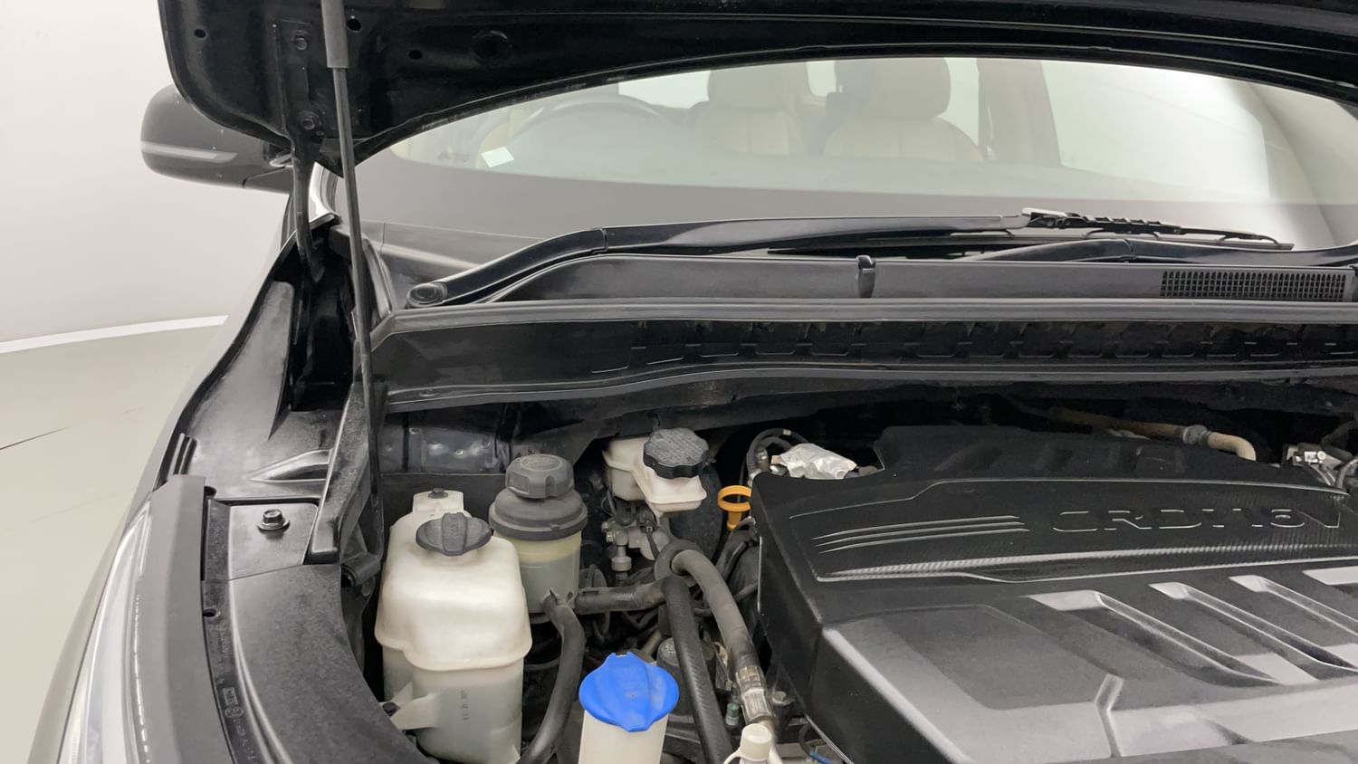 New Kia Carnival engine ENGINE RIGHT SIDE HINGE & APRON VIEW