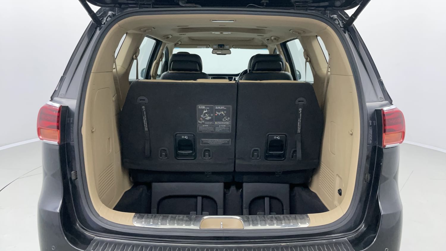 New Kia Carnival interior DICKY INSIDE VIEW