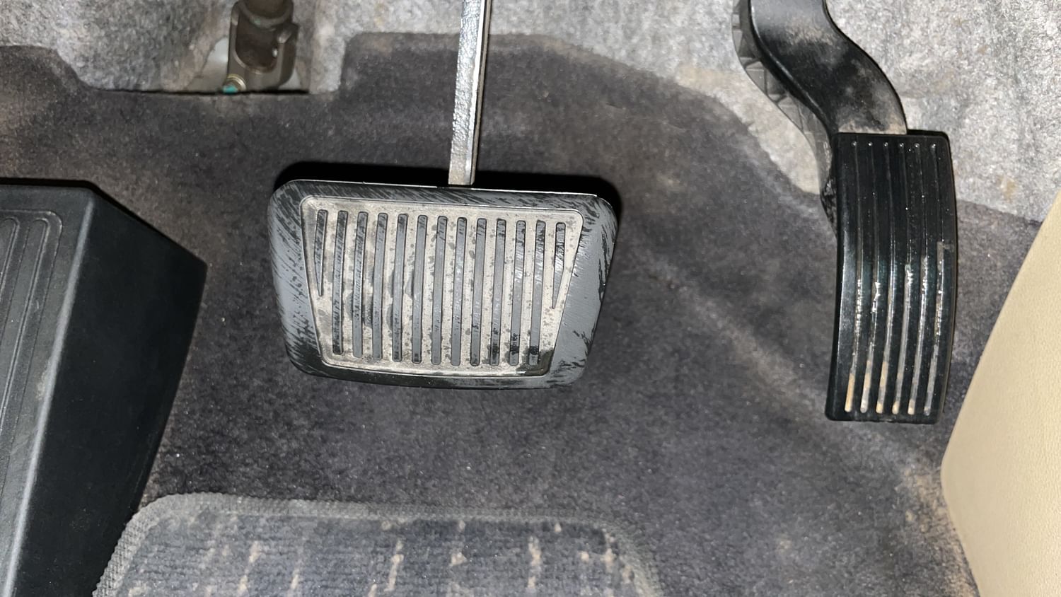 New Kia Carnival interior PEDALS VIEW