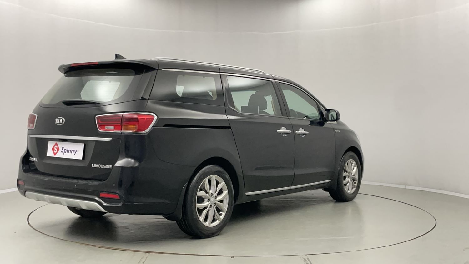 New Kia Carnival exterior RIGHT REAR CORNER VIEW