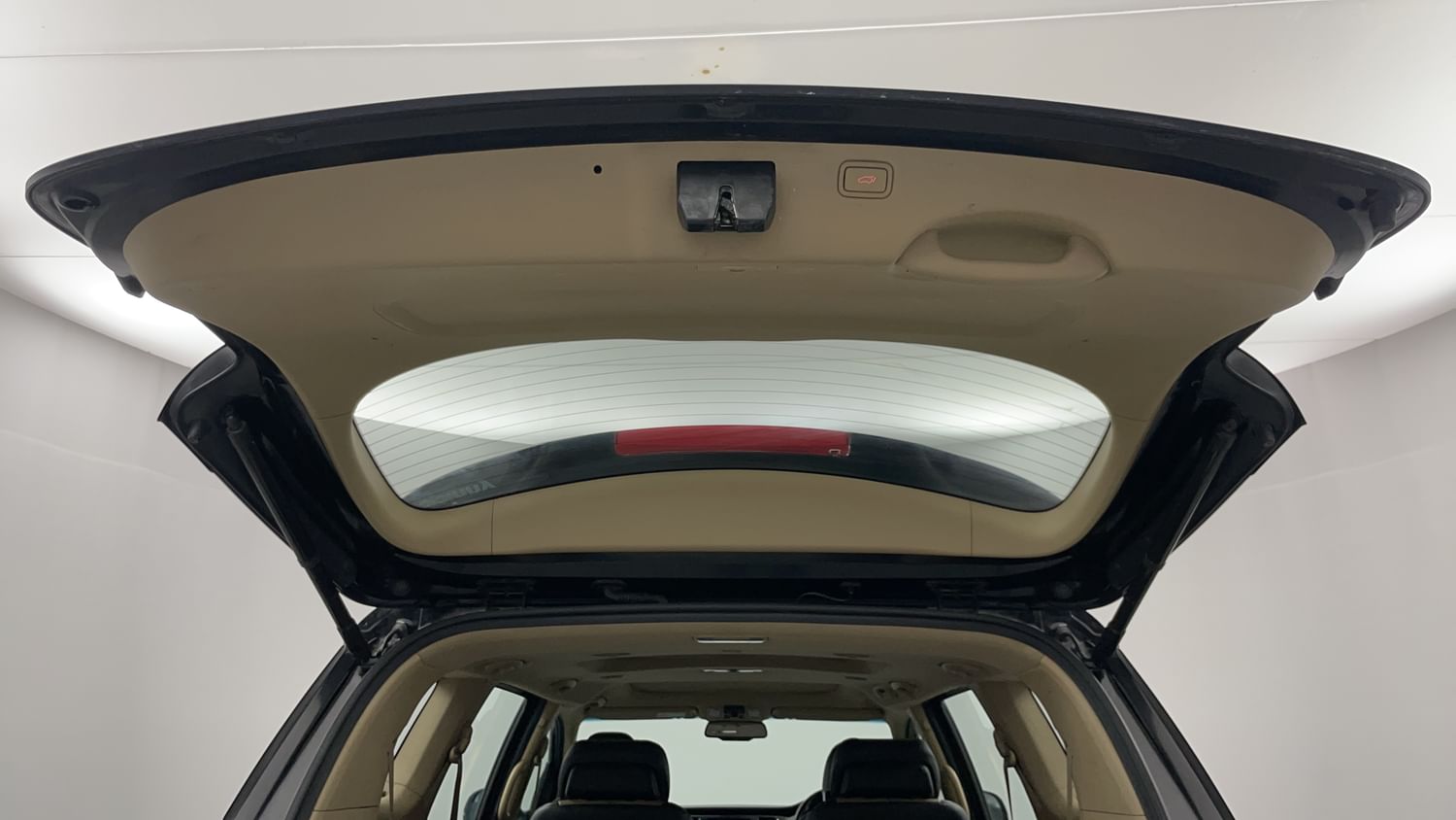 New Kia Carnival interior DICKY DOOR OPEN VIEW