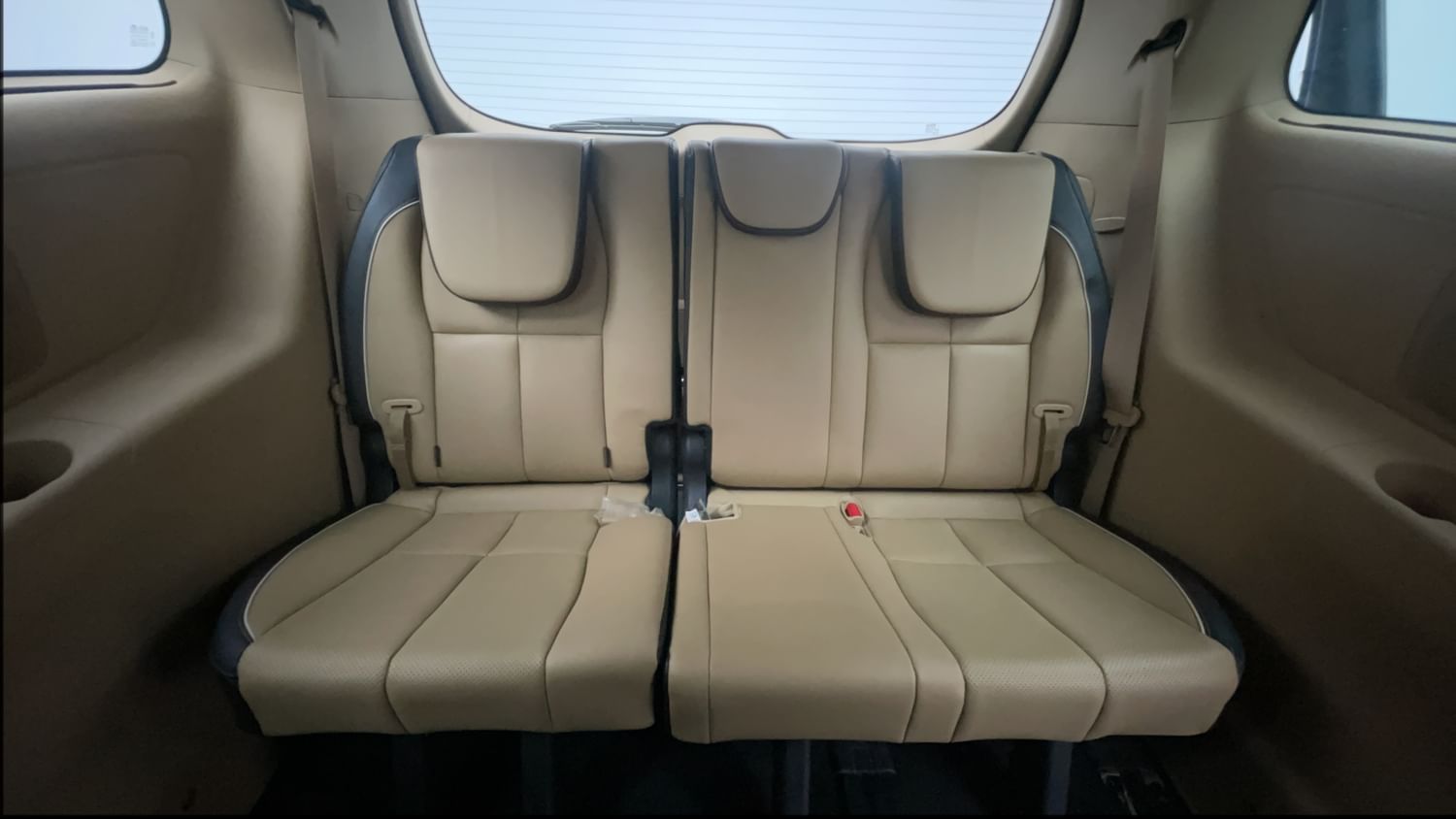 New Kia Carnival interior THIRD ROW SEAT