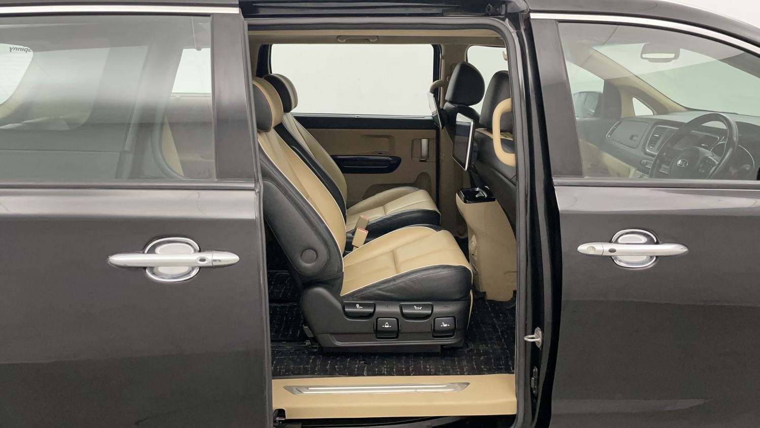 New Kia Carnival interior RIGHT SIDE REAR DOOR CABIN VIEW