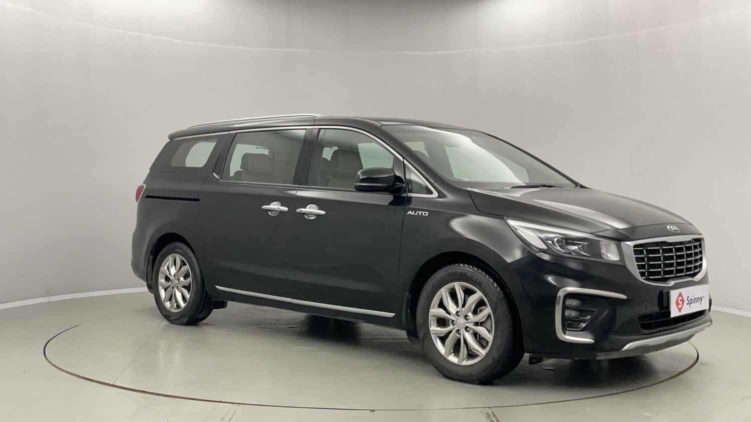 New Kia Carnival exterior RIGHT FRONT CORNER VIEW