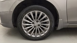 Used 2017 Maruti Suzuki Ciaz Alpha 1.4 MT Petrol Manual tyres LEFT FRONT TYRE RIM VIEW