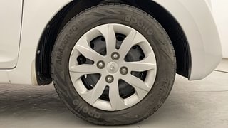 Used 2015 Hyundai Eon Magna 1.0l Petrol MT Petrol Manual tyres RIGHT FRONT TYRE RIM VIEW