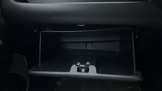 Used 2013 Maruti Suzuki Swift [2011-2017] LXi Petrol Manual top_features Glove compartment