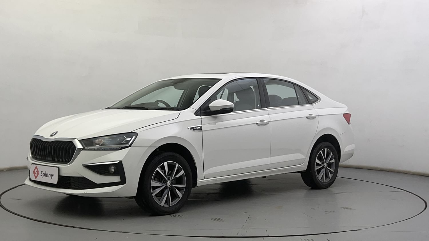 LEFT FRONT CORNER VIEW