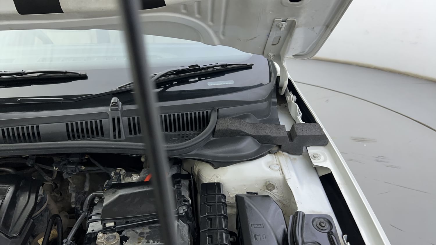 New Skoda Slavia engine ENGINE LEFT SIDE HINGE & APRON VIEW