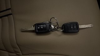 Used 2016 Honda City V Petrol Manual extra CAR KEY VIEW