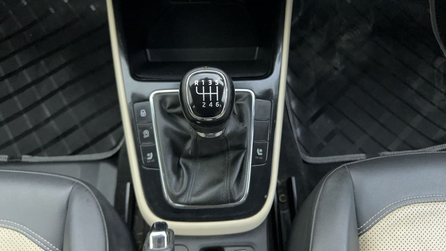 New Skoda Slavia interior GEAR  KNOB VIEW