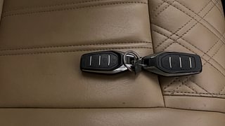 Used 2019 Mahindra XUV500 W9 Diesel Manual extra CAR KEY VIEW