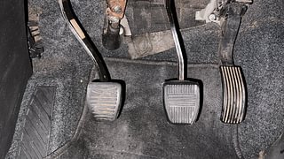 Used 2019 Mahindra XUV500 W9 Diesel Manual interior PEDALS VIEW