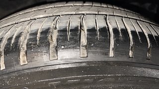 Used 2014 Honda City VX Petrol Manual tyres RIGHT FRONT TYRE TREAD VIEW