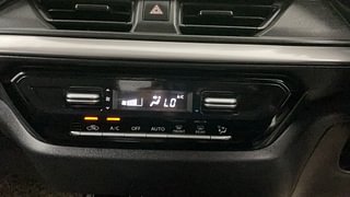 Used 2024 Maruti Suzuki Swift ZXi Petrol Manual top_features Automatic climate control