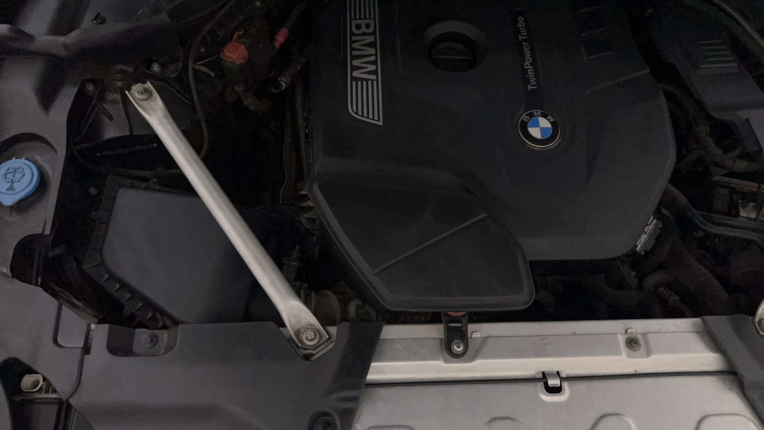 New BMW X3 engine ENGINE RIGHT SIDE VIEW