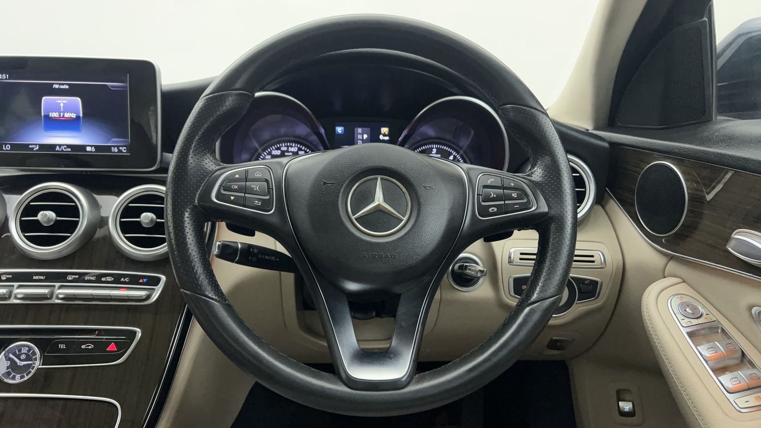 New Mercedes-Benz C-Class interior STEERING VIEW