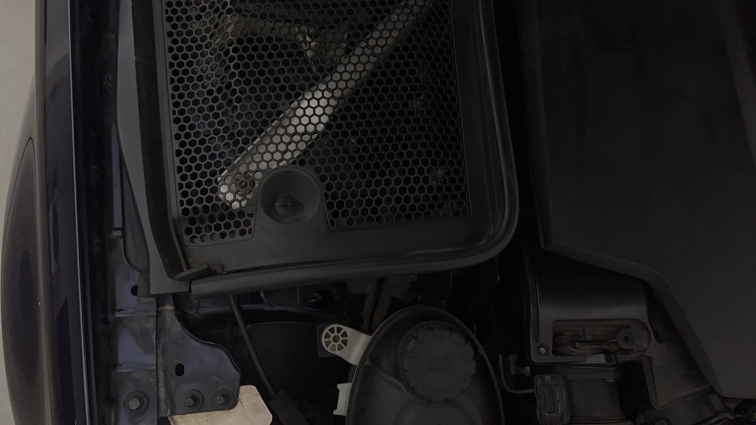 New Mercedes-Benz C-Class engine ENGINE RIGHT SIDE VIEW