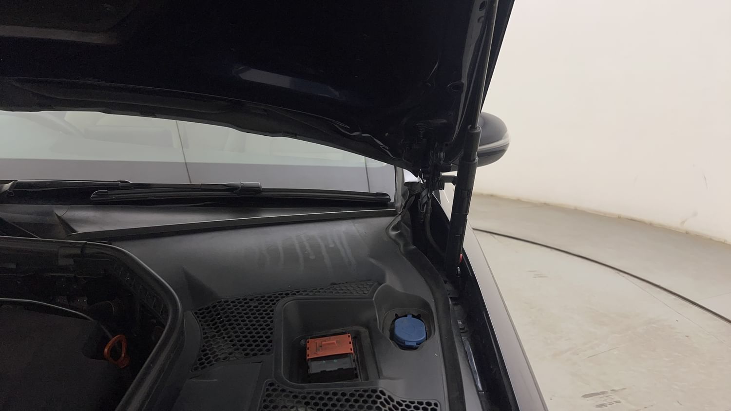 New Mercedes-Benz C-Class engine ENGINE LEFT SIDE HINGE & APRON VIEW