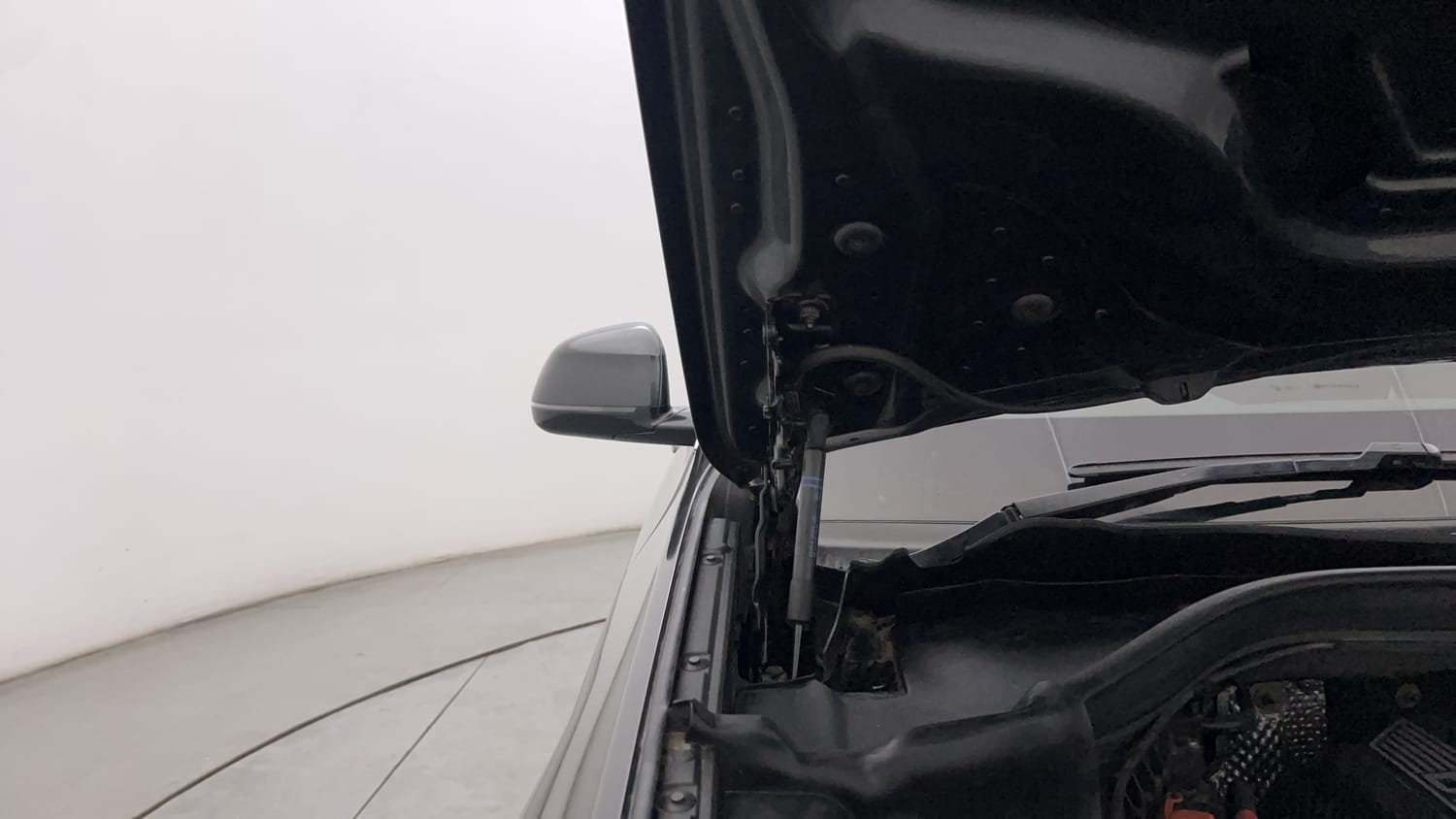 New BMW X3 engine ENGINE RIGHT SIDE HINGE & APRON VIEW