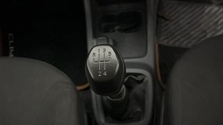 Used 2016 Renault Kwid [2017-2019] RXT 1.0 SCE Special Petrol Manual interior GEAR  KNOB VIEW