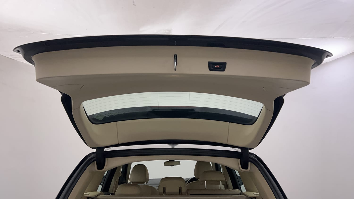 New BMW X3 interior DICKY DOOR OPEN VIEW