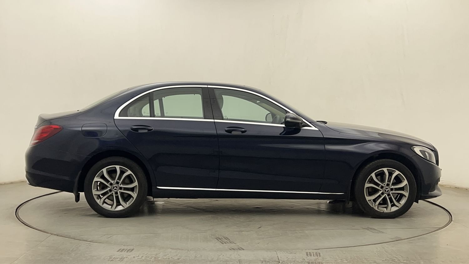 New Mercedes-Benz C-Class exterior RIGHT SIDE VIEW