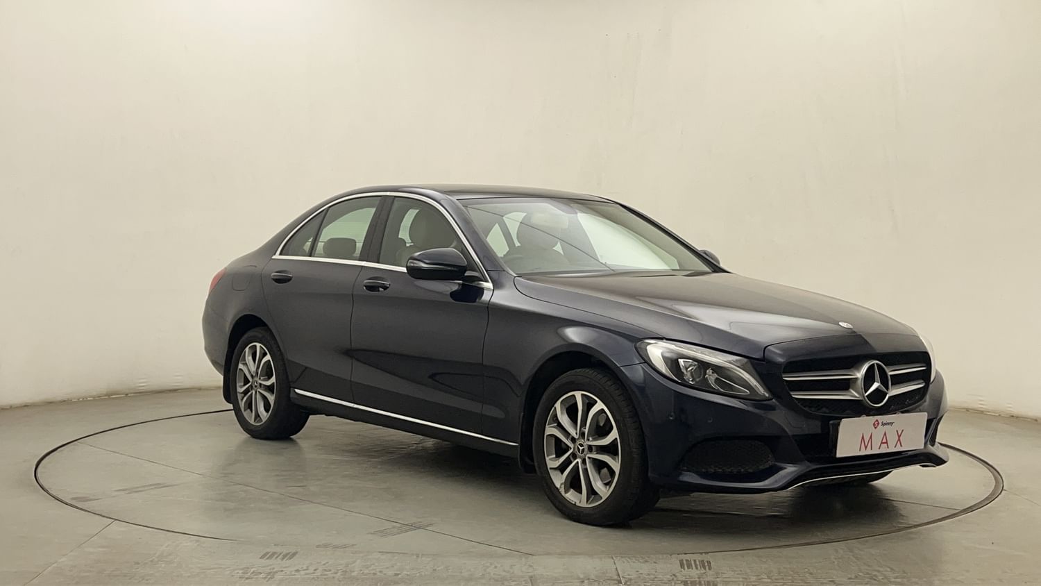 New Mercedes-Benz C-Class exterior RIGHT FRONT CORNER VIEW