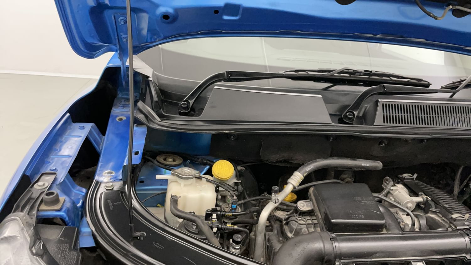 New Renault Kiger engine ENGINE RIGHT SIDE HINGE & APRON VIEW