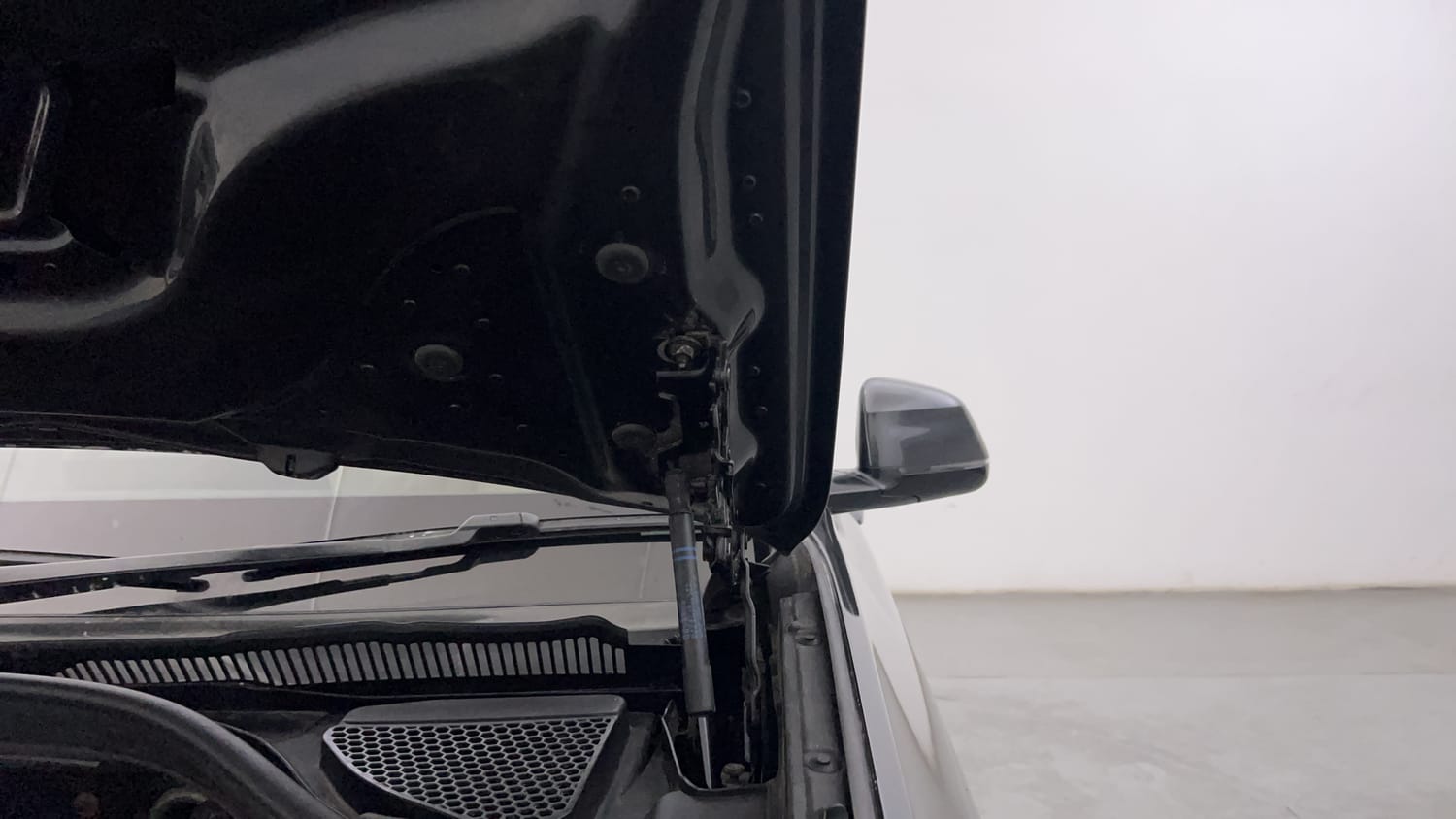 New BMW X3 engine ENGINE LEFT SIDE HINGE & APRON VIEW