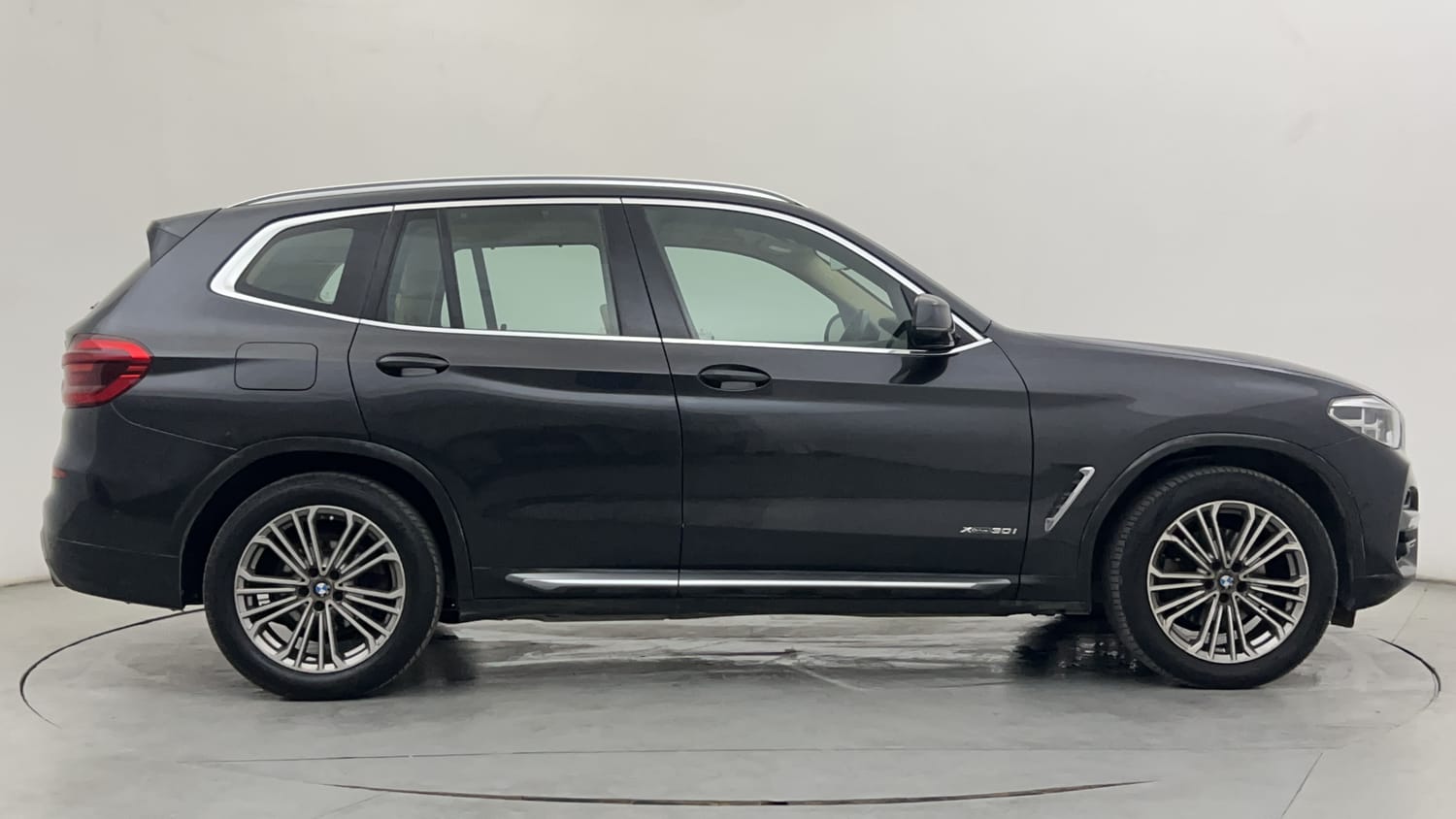 New BMW X3 exterior RIGHT SIDE VIEW