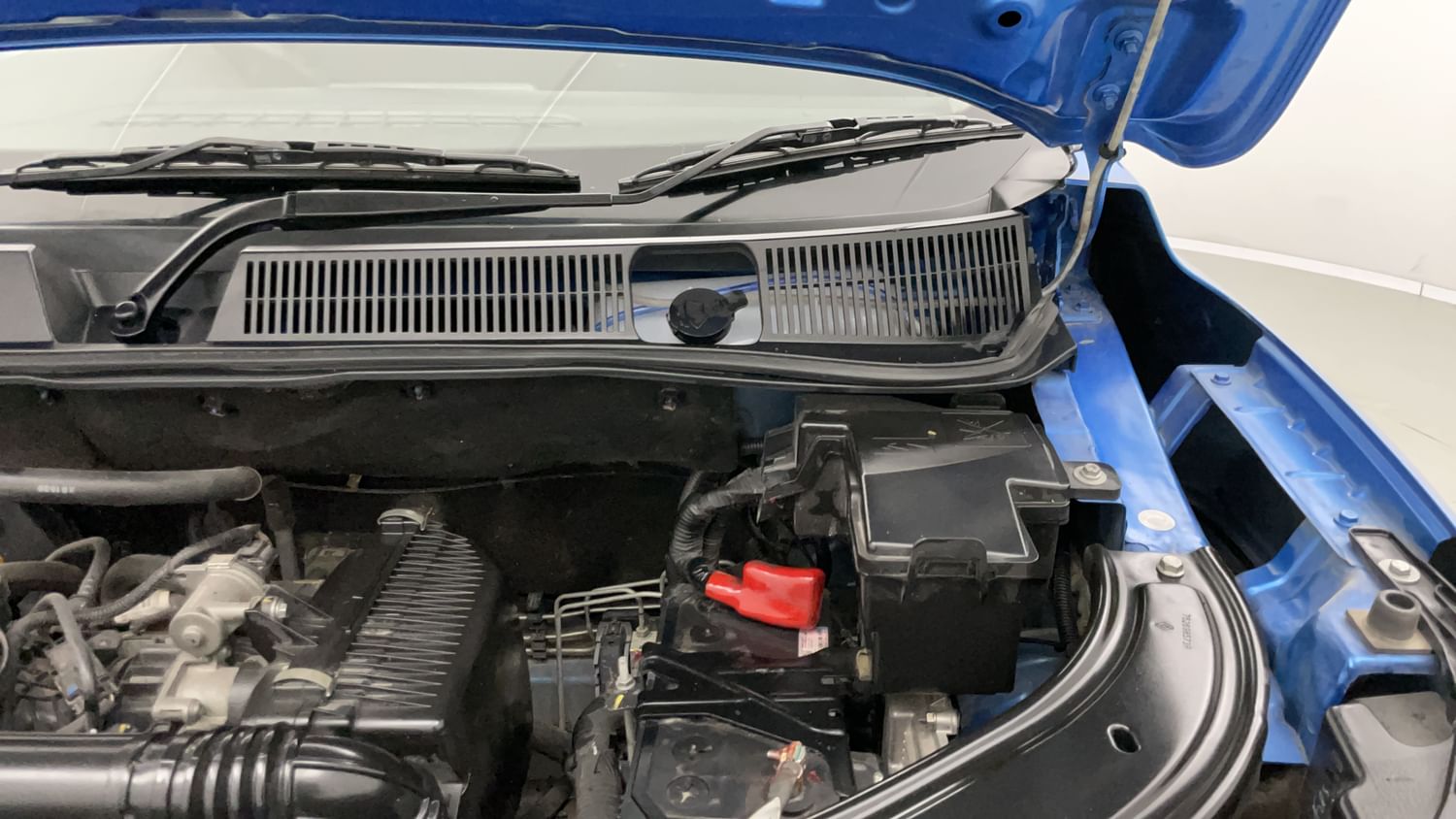 New Renault Kiger engine ENGINE LEFT SIDE HINGE & APRON VIEW