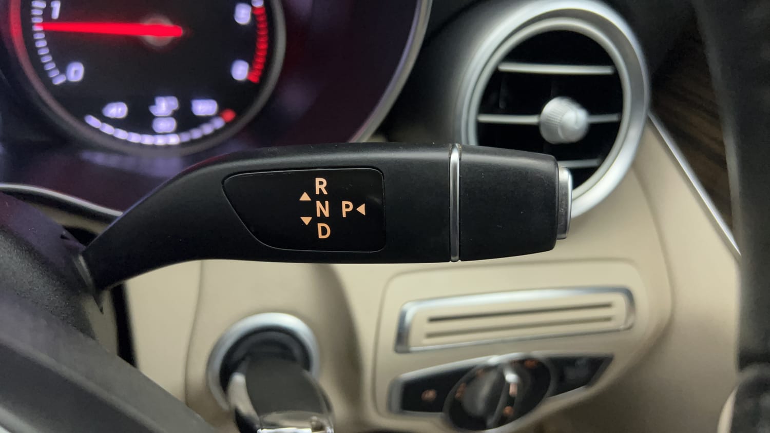 New Mercedes-Benz C-Class interior GEAR  KNOB VIEW