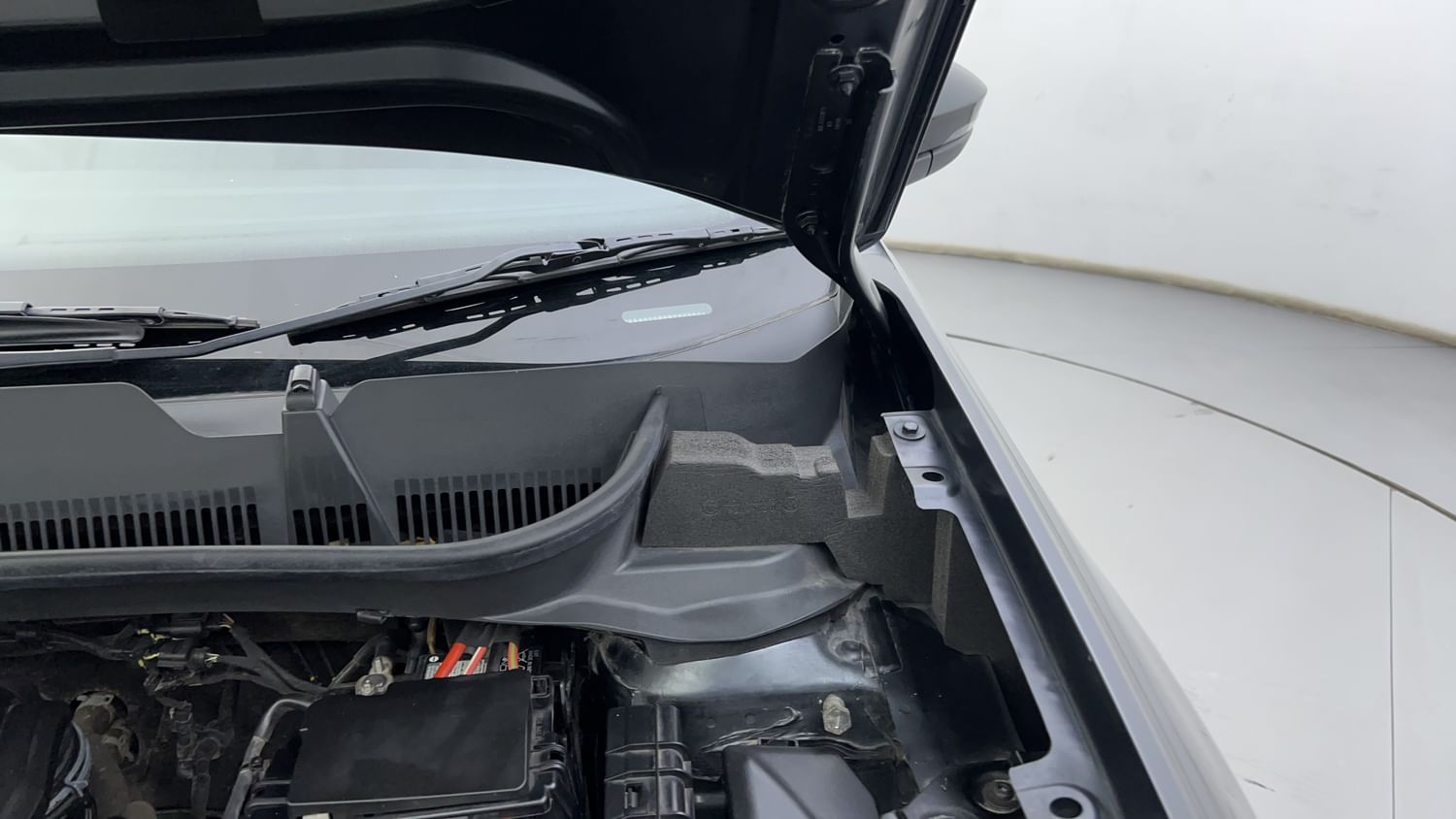 New Volkswagen Taigun engine ENGINE LEFT SIDE HINGE & APRON VIEW