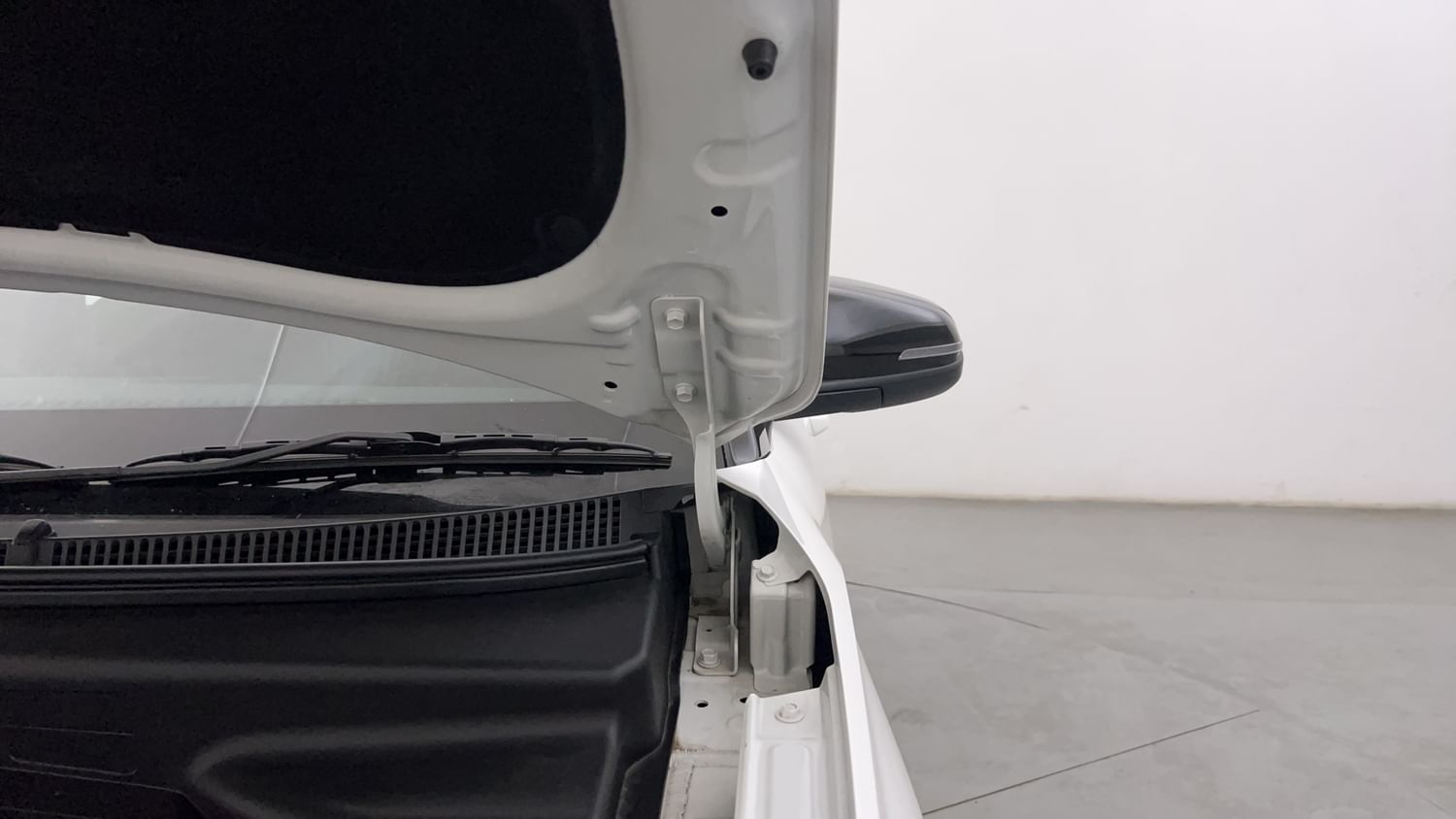 New Hyundai Creta N-Line engine ENGINE LEFT SIDE HINGE & APRON VIEW