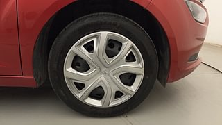 Used 2023 Tata Altroz XT 1.2 Petrol Manual tyres RIGHT FRONT TYRE RIM VIEW