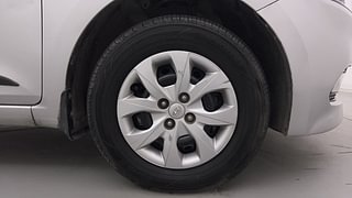 Used 2015 Hyundai Elite i20 Magna 1.2 Petrol Manual tyres RIGHT FRONT TYRE RIM VIEW