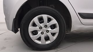 Used 2015 Hyundai Elite i20 Magna 1.2 Petrol Manual tyres RIGHT REAR TYRE RIM VIEW