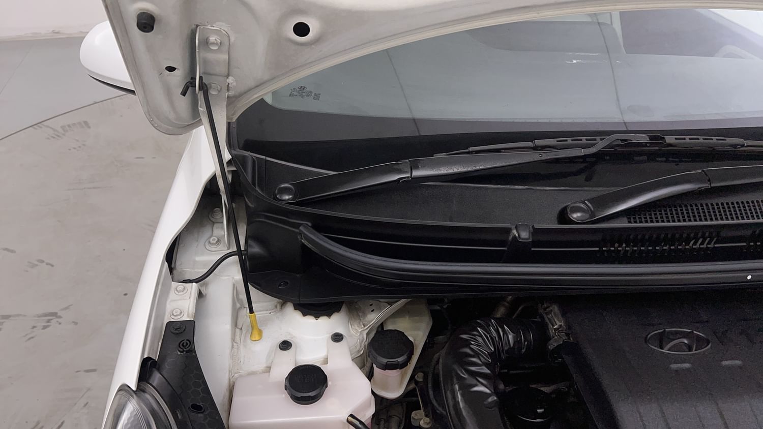 New Hyundai Aura engine ENGINE RIGHT SIDE HINGE & APRON VIEW