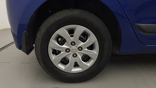 Used 2015 Hyundai Elite i20 Sportz 1.4 CRDI Diesel Manual tyres RIGHT REAR TYRE RIM VIEW