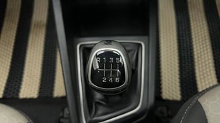 Used 2015 Hyundai Elite i20 Sportz 1.4 CRDI Diesel Manual interior GEAR  KNOB VIEW