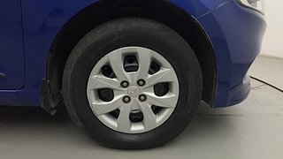 Used 2015 Hyundai Elite i20 Sportz 1.4 CRDI Diesel Manual tyres RIGHT FRONT TYRE RIM VIEW