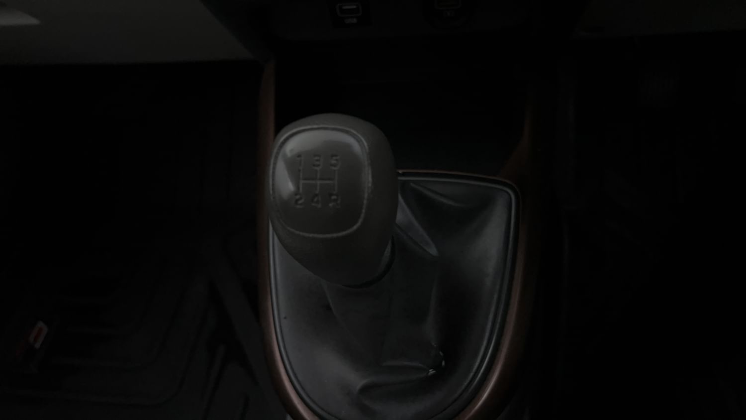 New Hyundai Aura interior GEAR  KNOB VIEW