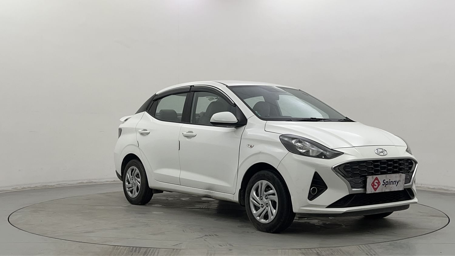 New Hyundai Aura exterior RIGHT FRONT CORNER VIEW