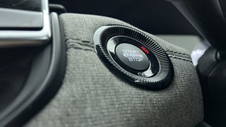 Used 2021 Jeep Compass Longitude (O) 1.4 Petrol AT Petrol Automatic top_features Keyless start