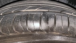 Used 2011 Maruti Suzuki Swift [2007-2011] VXi Petrol Manual tyres RIGHT REAR TYRE TREAD VIEW