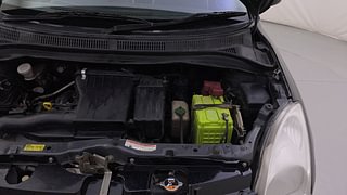 Used 2011 Maruti Suzuki Swift [2007-2011] VXi Petrol Manual engine ENGINE LEFT SIDE HINGE & APRON VIEW